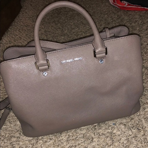 Michael Kors Handbags - Michael Kors Savannah Bag